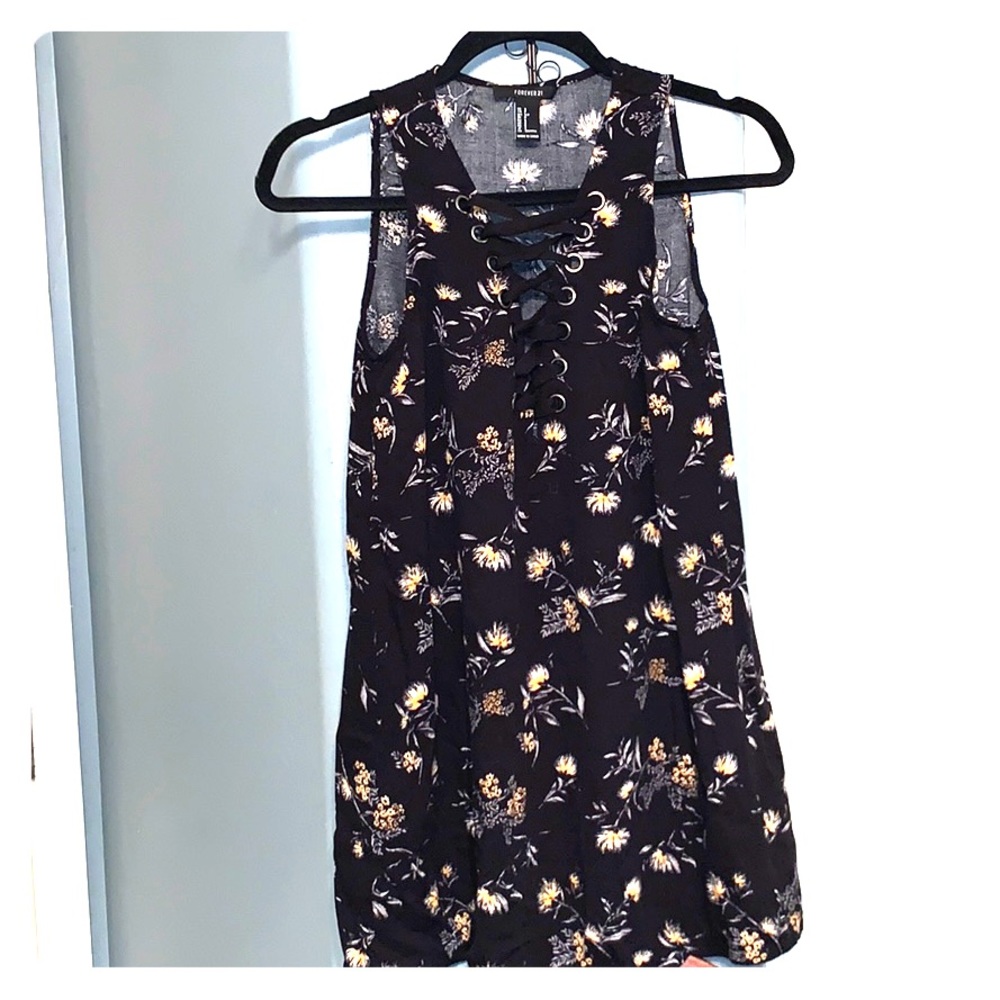 ❤️FOREVER 21 Floral Tunic with V-neck Cutout❤️